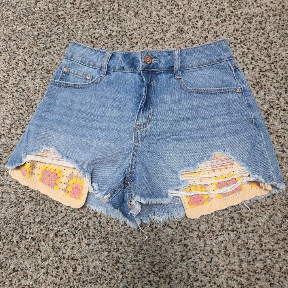 Sincerely Jules Womens Cut Off Denim Shorts Crocheted Accent Pockets Size 1/25